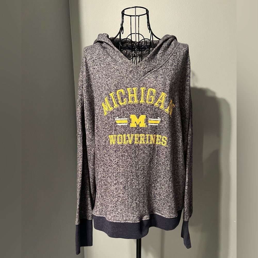 WOLVERINE HOODIE WOMENS U of M